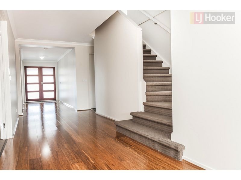 12 Fame Way, Craigieburn VIC 3064