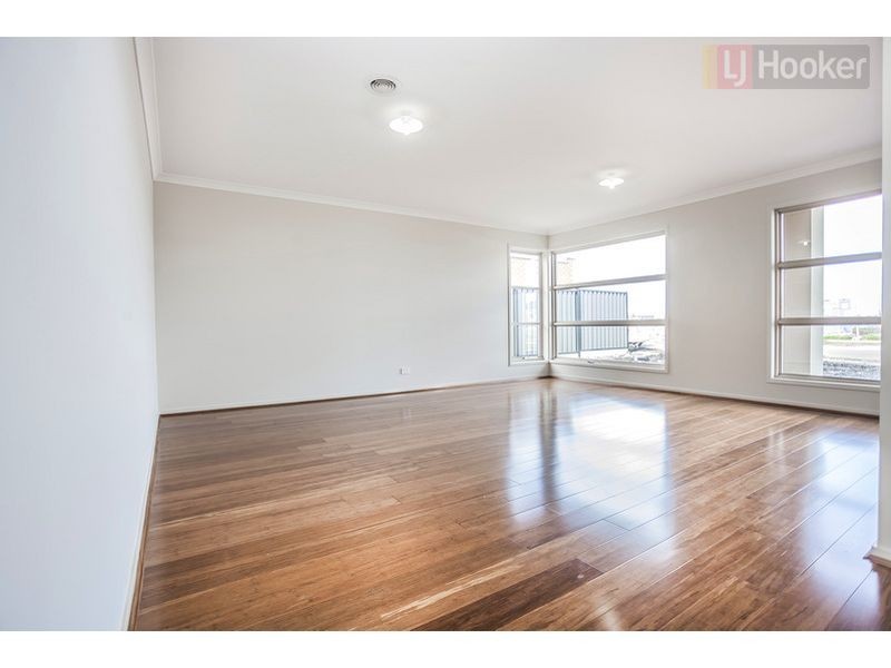 12 Fame Way, Craigieburn VIC 3064
