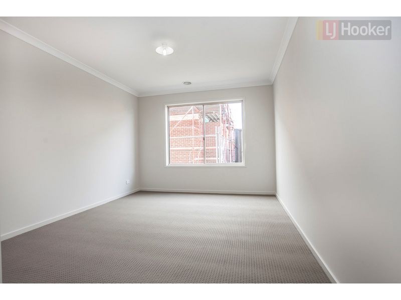 12 Fame Way, Craigieburn VIC 3064