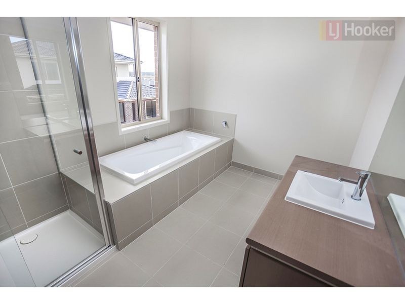 12 Fame Way, Craigieburn VIC 3064