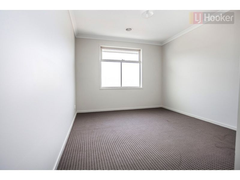 12 Fame Way, Craigieburn VIC 3064