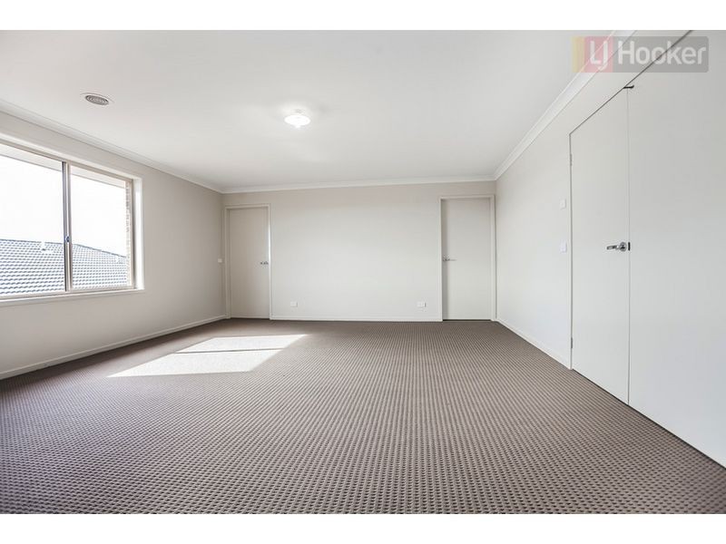 12 Fame Way, Craigieburn VIC 3064