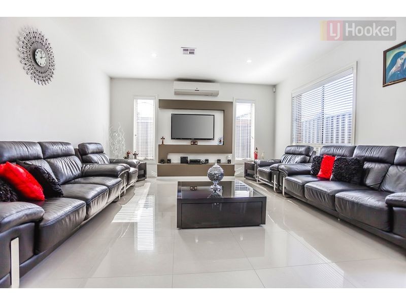 34 Villandry Street, Roxburgh Park VIC 3064