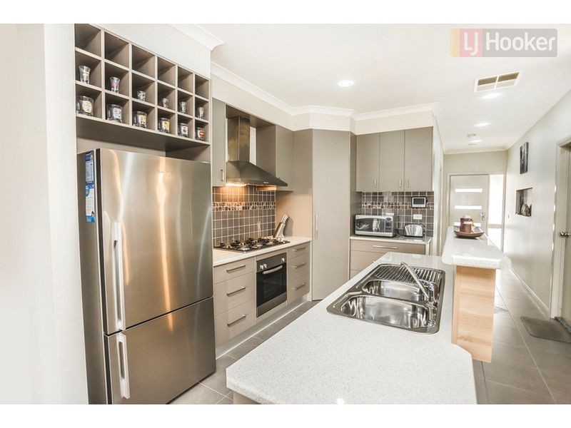 6 Blairgowrie Drive, Craigieburn VIC 3064