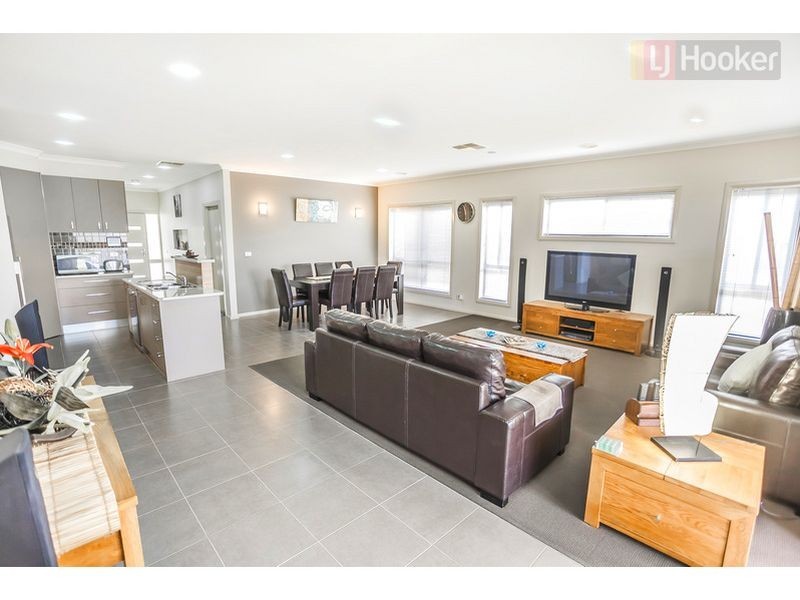 6 Blairgowrie Drive, Craigieburn VIC 3064