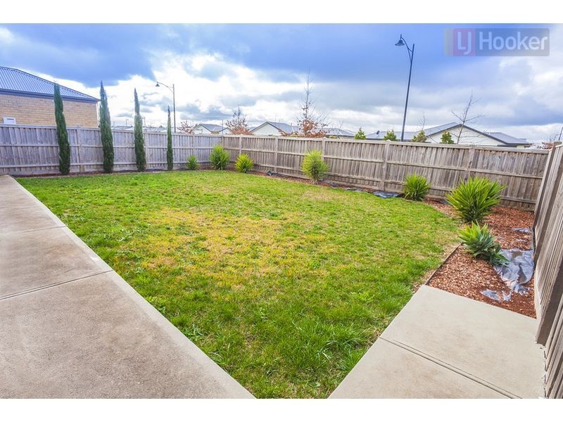 6 Blairgowrie Drive, Craigieburn VIC 3064