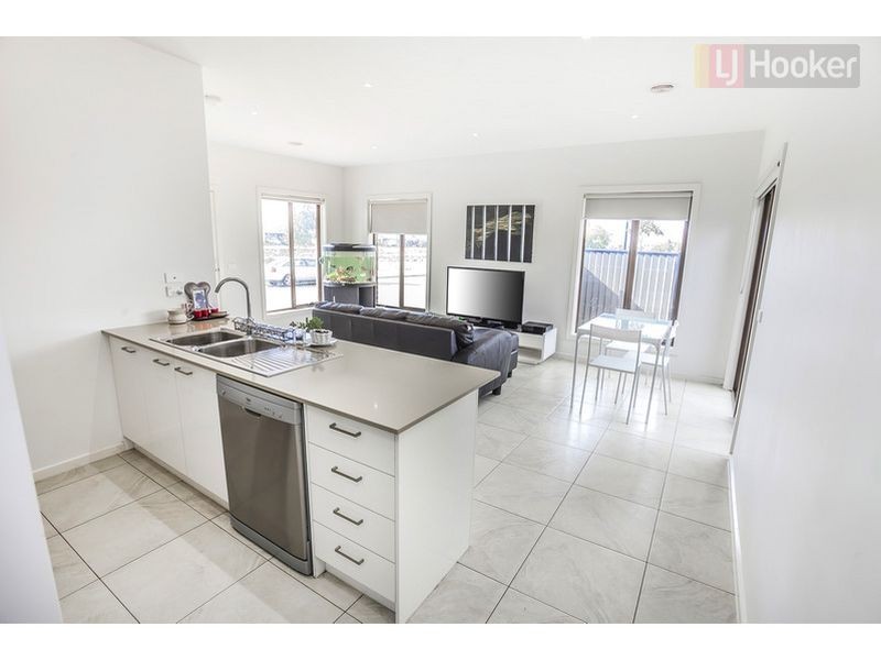 51 Essence Park Way, Craigieburn VIC 3064