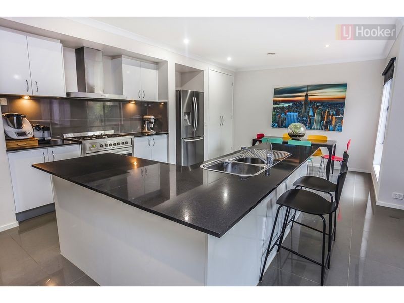 18 Black Wattle Road, Craigieburn VIC 3064