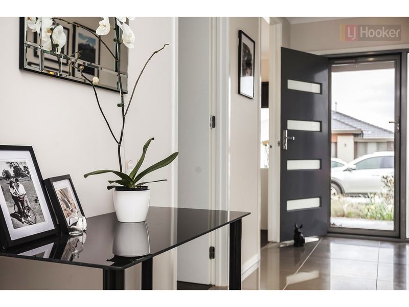 18 Black Wattle Road, Craigieburn VIC 3064