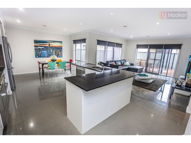 18 Black Wattle Road, Craigieburn VIC 3064