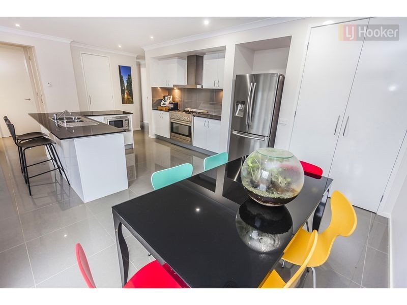 18 Black Wattle Road, Craigieburn VIC 3064