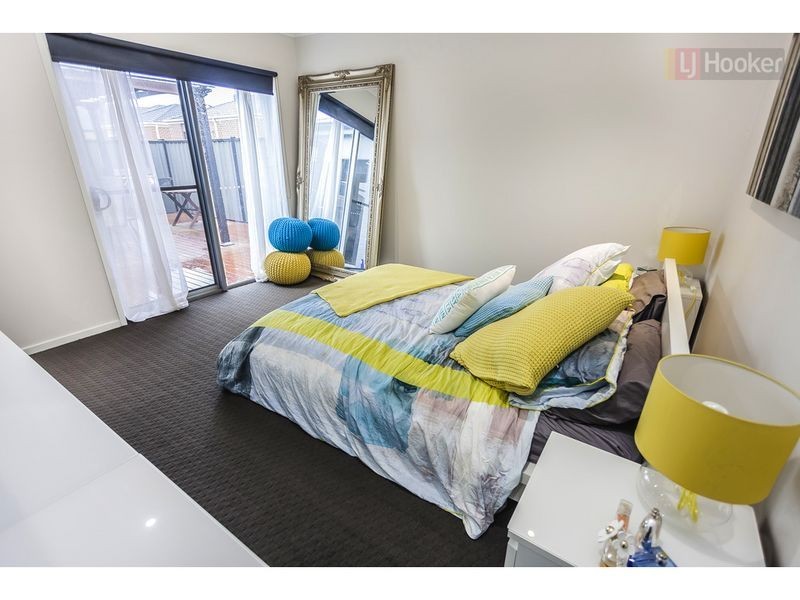 18 Black Wattle Road, Craigieburn VIC 3064