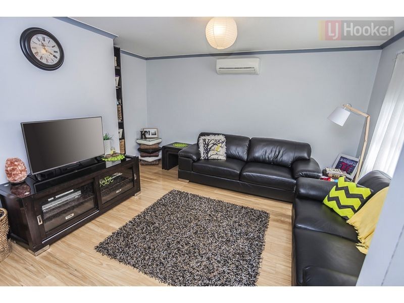 11 Wattle Close, Meadow Heights VIC 3048