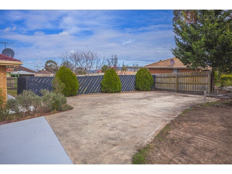 11 Wattle Close, Meadow Heights VIC 3048