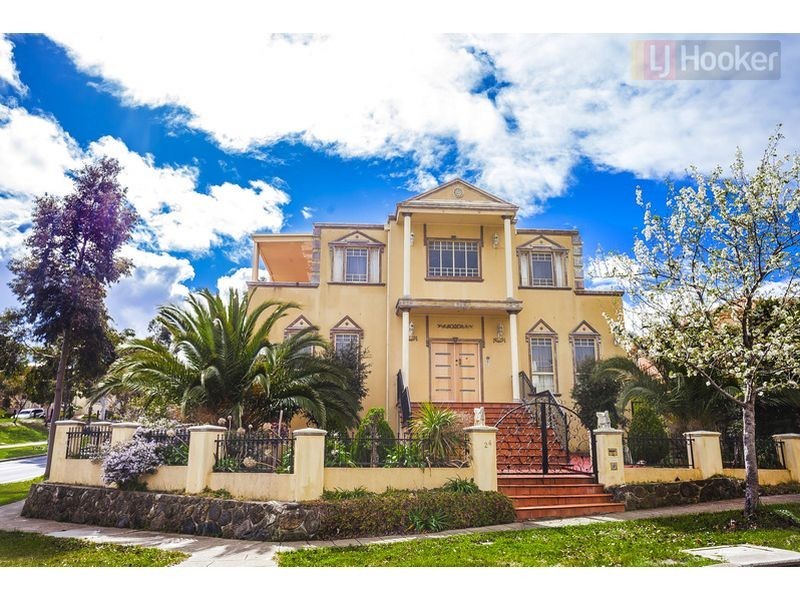 24 Hunter Avenue, Roxburgh Park VIC 3064