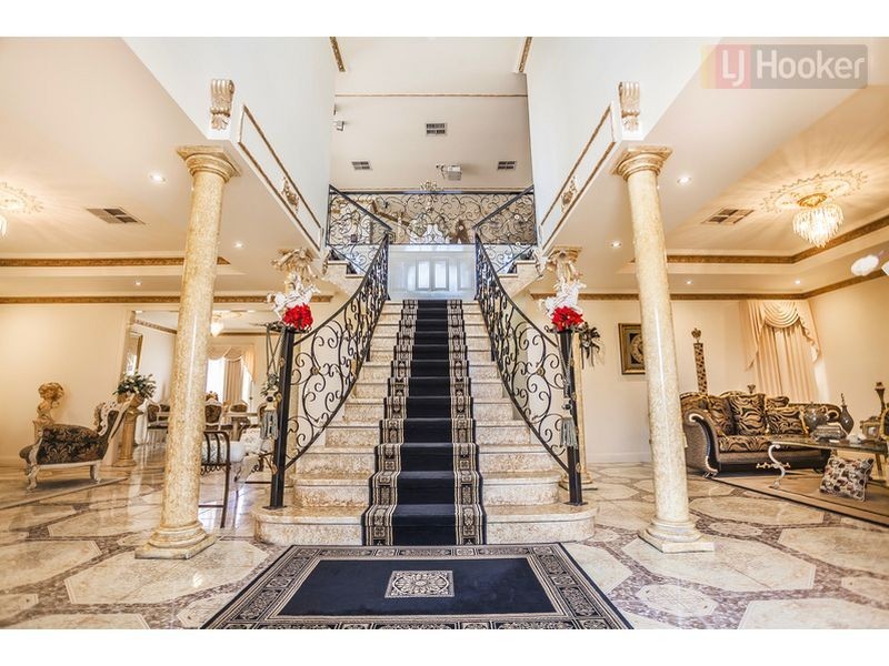 24 Hunter Avenue, Roxburgh Park VIC 3064