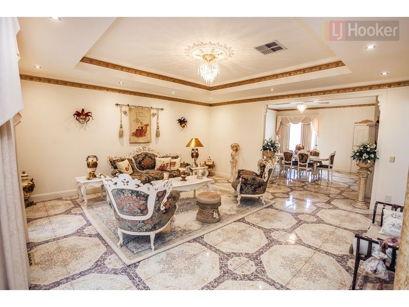 24 Hunter Avenue, Roxburgh Park VIC 3064