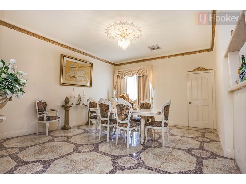 24 Hunter Avenue, Roxburgh Park VIC 3064