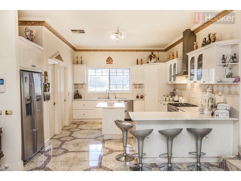 24 Hunter Avenue, Roxburgh Park VIC 3064