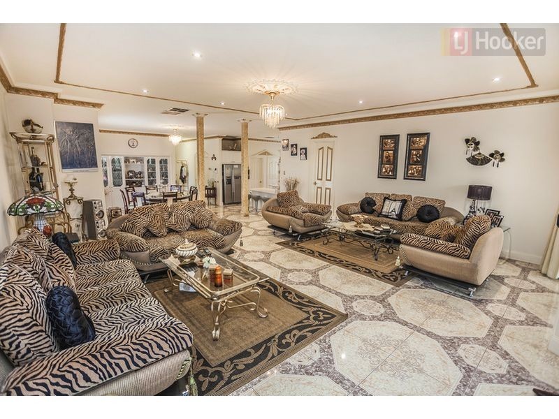 24 Hunter Avenue, Roxburgh Park VIC 3064