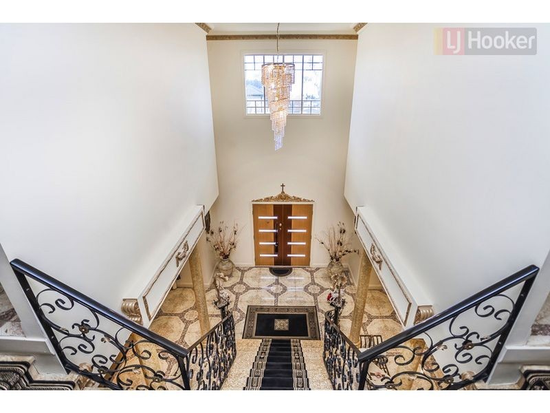 24 Hunter Avenue, Roxburgh Park VIC 3064