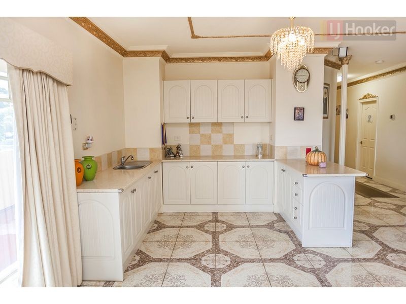 24 Hunter Avenue, Roxburgh Park VIC 3064