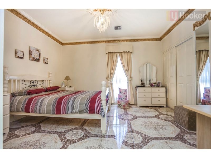 24 Hunter Avenue, Roxburgh Park VIC 3064