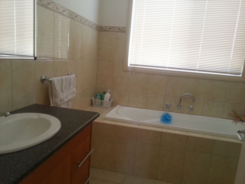 124 Hayfield Road, Roxburgh Park VIC 3064