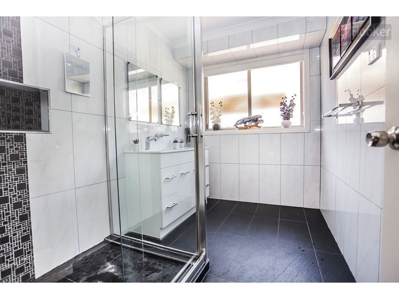 37 Wheatley Avenue, Roxburgh Park VIC 3064