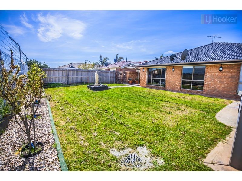 37 Wheatley Avenue, Roxburgh Park VIC 3064