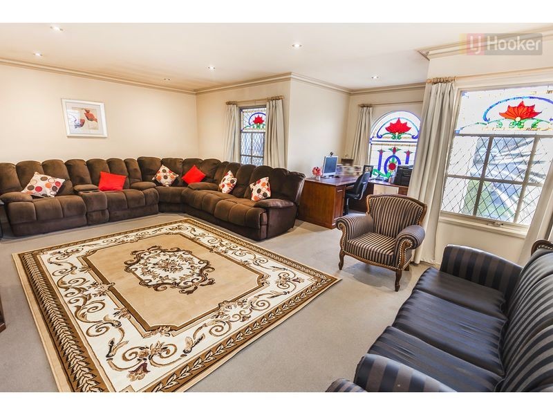 106 Rossiter Avenue, Roxburgh Park VIC 3064