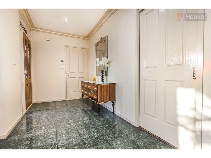 106 Rossiter Avenue, Roxburgh Park VIC 3064