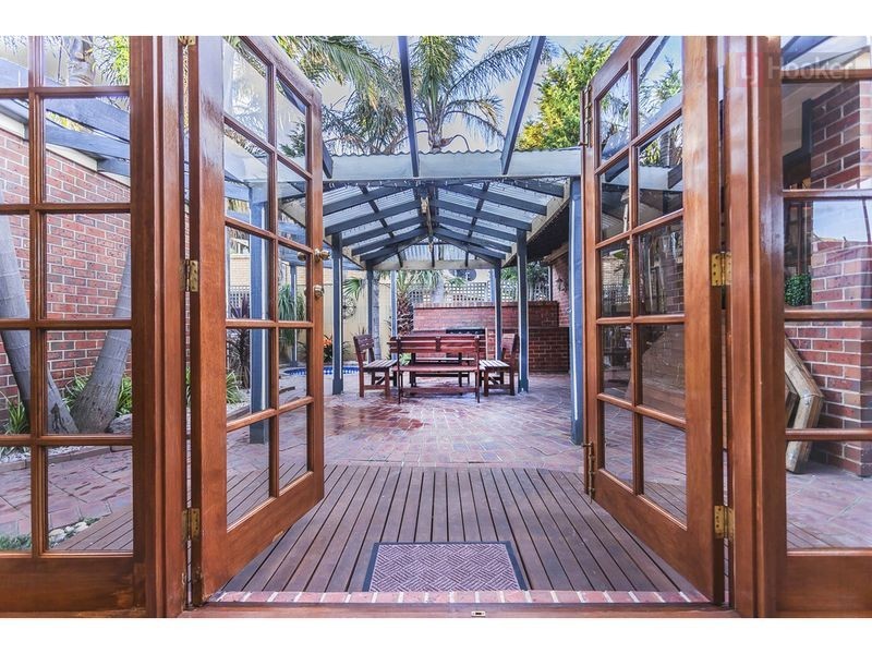 106 Rossiter Avenue, Roxburgh Park VIC 3064