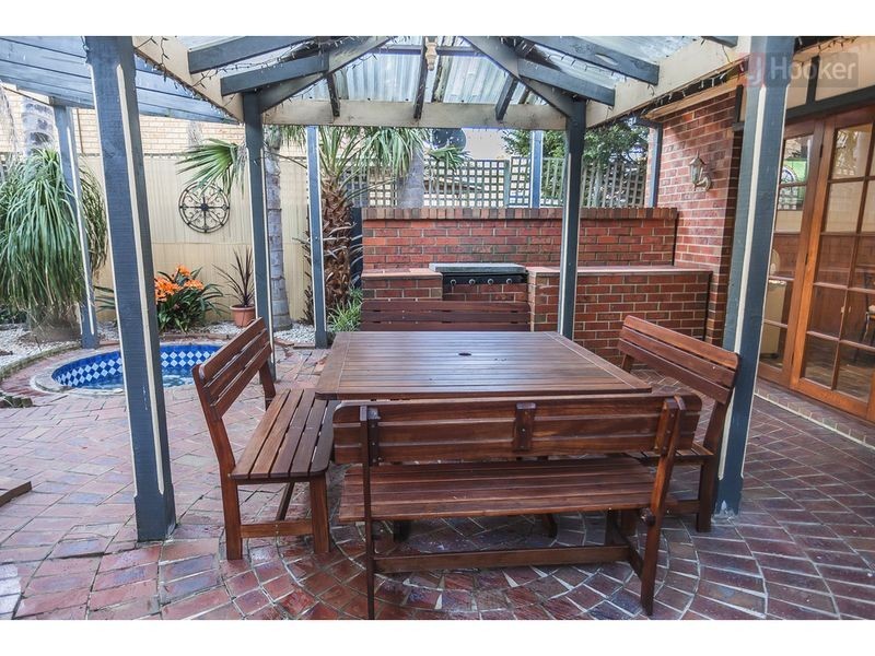 106 Rossiter Avenue, Roxburgh Park VIC 3064