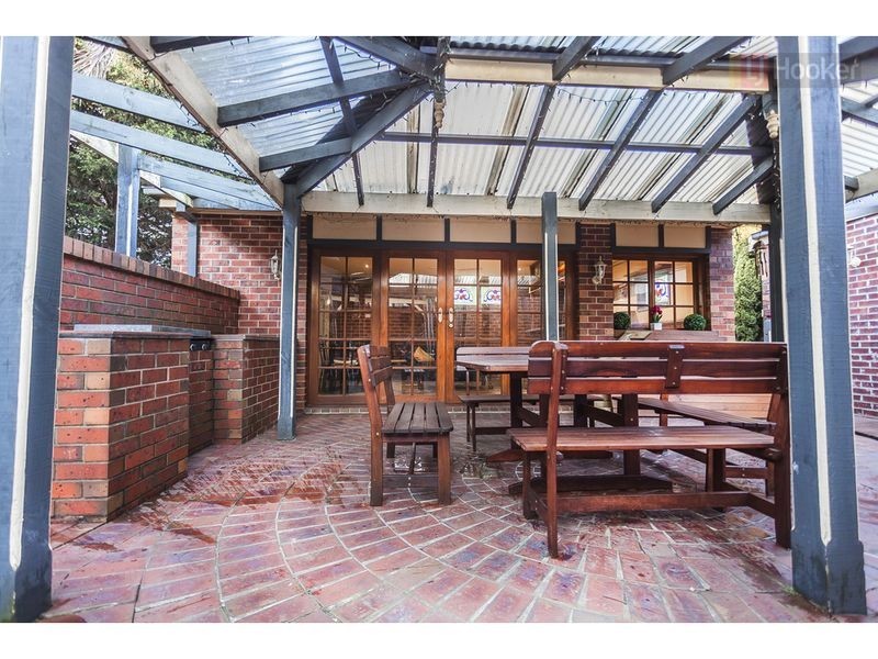 106 Rossiter Avenue, Roxburgh Park VIC 3064