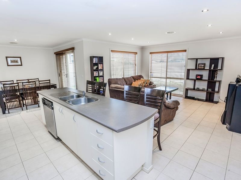 37 Creighton Way, Craigieburn VIC 3064