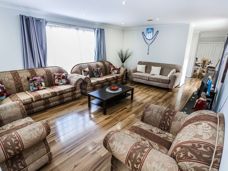 9 Addison Way, Roxburgh Park VIC 3064