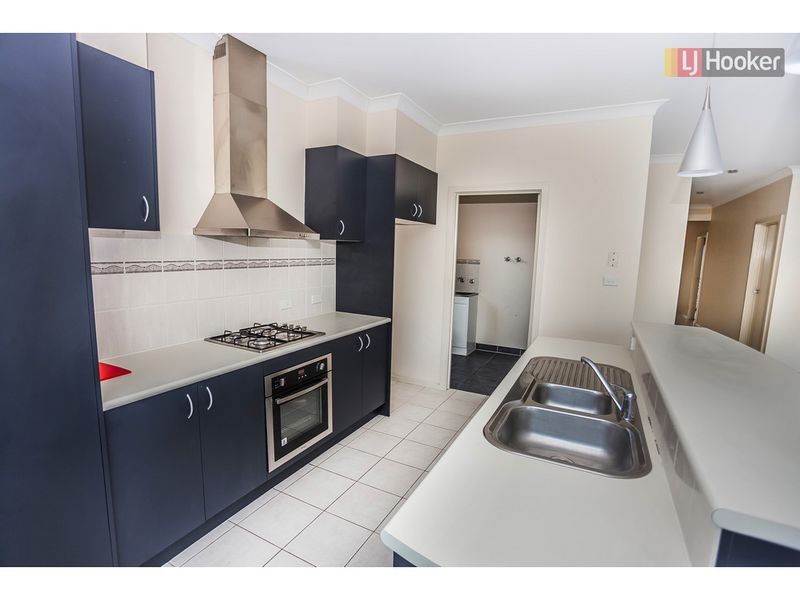 4 Peasholm Corner, Craigieburn VIC 3064
