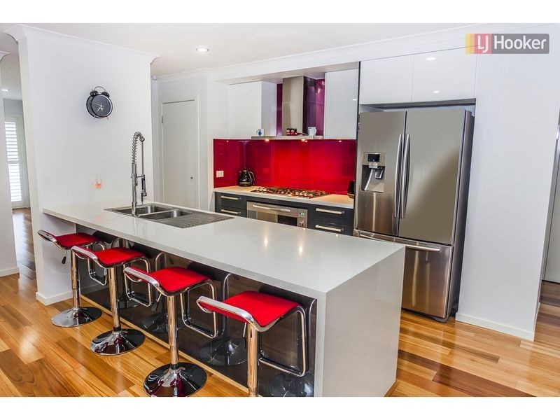 17 Allerton Way, Roxburgh Park VIC 3064