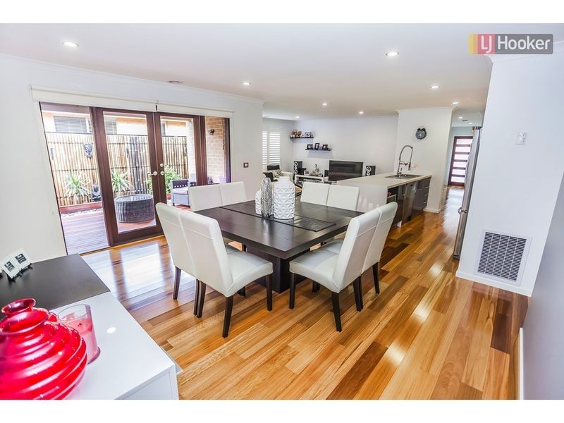 17 Allerton Way, Roxburgh Park VIC 3064
