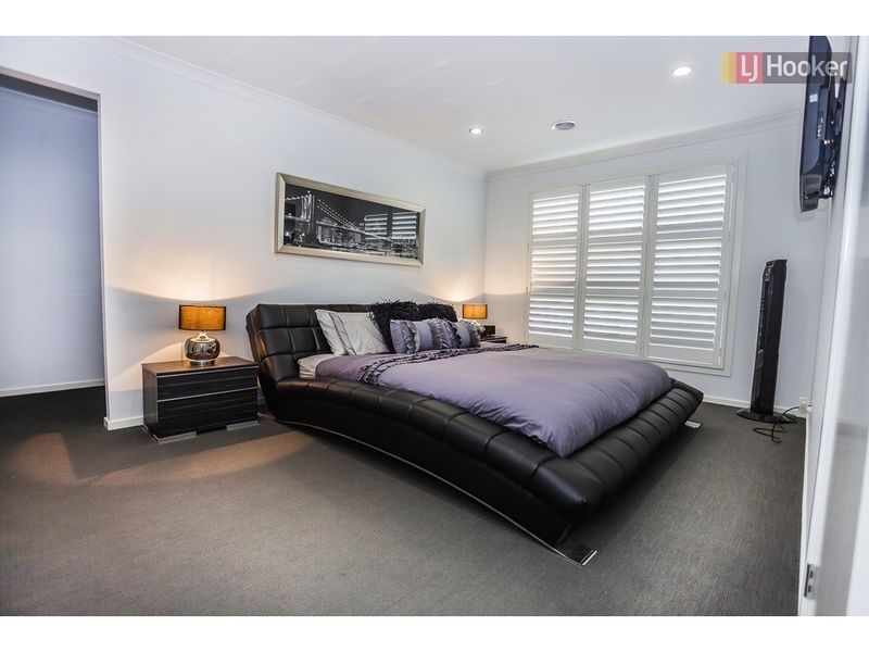 17 Allerton Way, Roxburgh Park VIC 3064