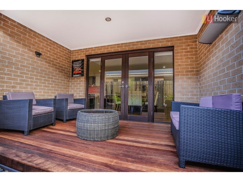 17 Allerton Way, Roxburgh Park VIC 3064