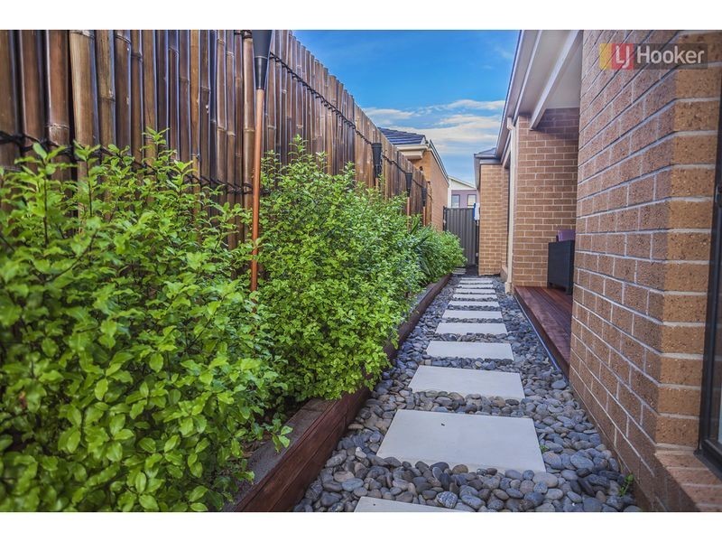 17 Allerton Way, Roxburgh Park VIC 3064