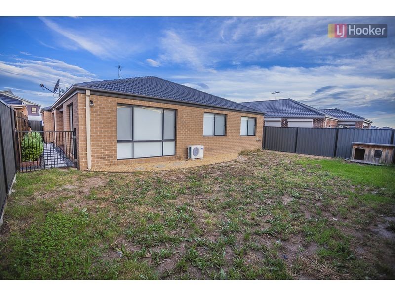 17 Allerton Way, Roxburgh Park VIC 3064