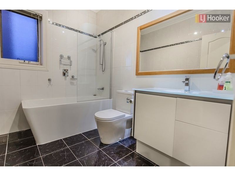 18 Excelsior Heights, Craigieburn VIC 3064