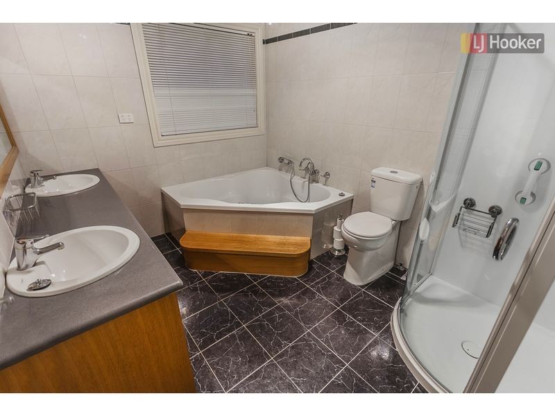 18 Excelsior Heights, Craigieburn VIC 3064