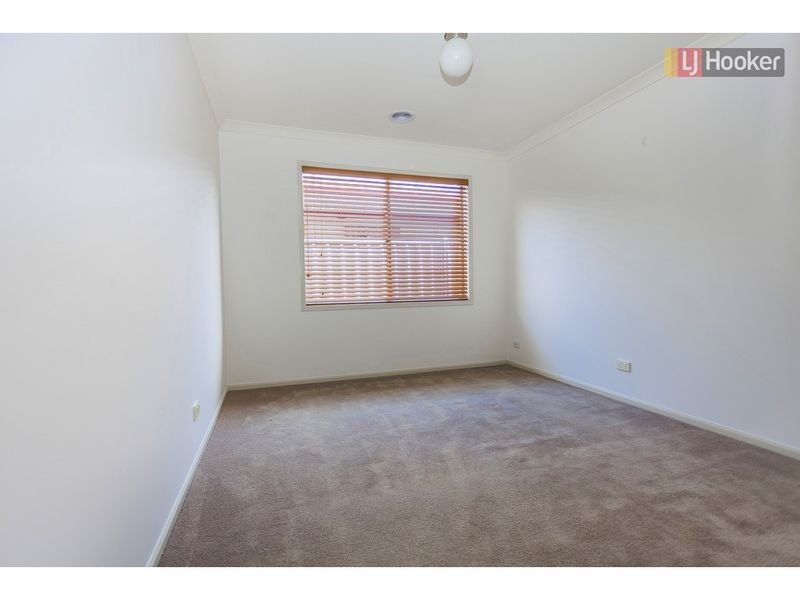 31 Hamilton Hume Parade, Craigieburn VIC 3064