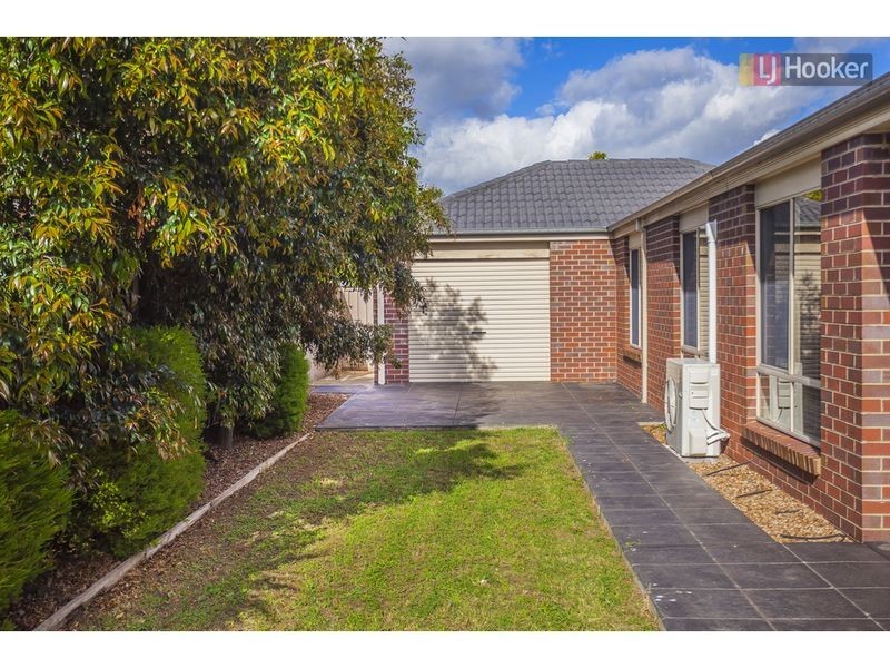 31 Hamilton Hume Parade, Craigieburn VIC 3064