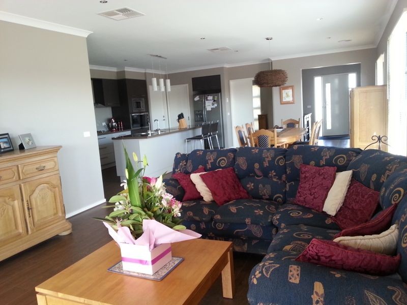 16 Gallantry Avenue, Craigieburn VIC 3064