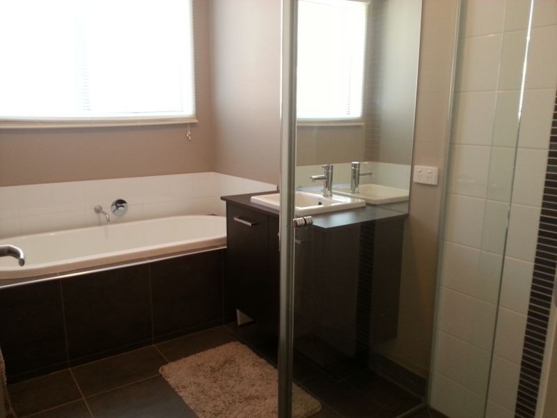 16 Gallantry Avenue, Craigieburn VIC 3064